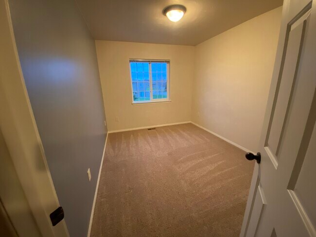 Building Photo - 6511 S Santa Rosa Pl