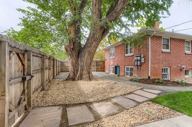 Building Photo - Bright & Updated 2-Bed Boulder Duplex with Huge Private Yard!!