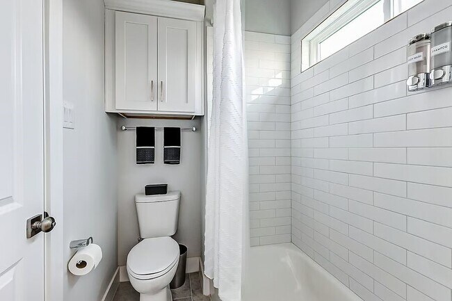 Building Photo - 4677 Bellfort Ave