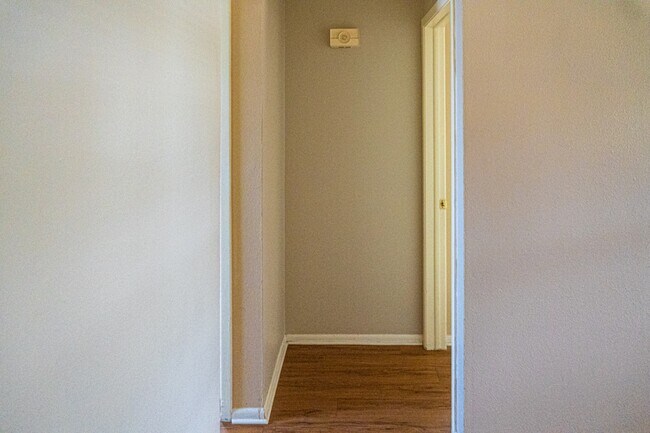 Building Photo - 2396 S Linden Ct