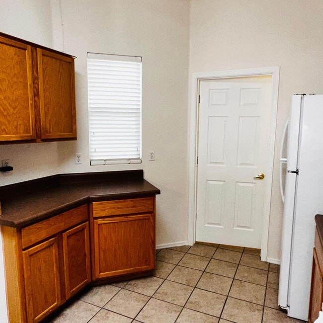 Building Photo - 949 S Racine Ln