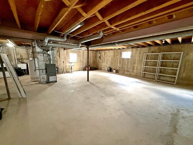 Building Photo - 1013 Pear Tree Ln