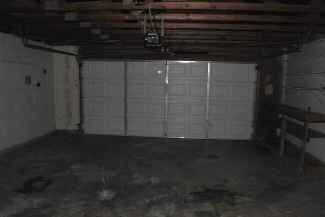 Building Photo - 2401 Bernice Ct
