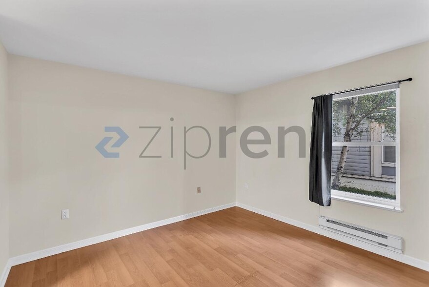 Building Photo - Unit 121