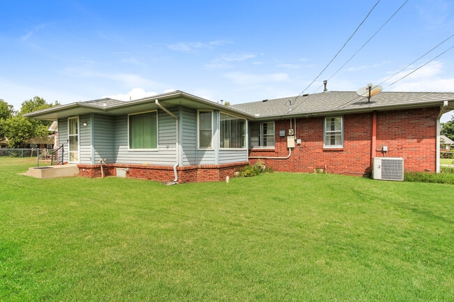 Building Photo - 1516 Sheffield Rd