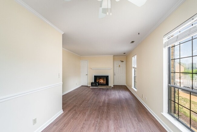 Building Photo - Desirable Brentwood Trace 2 Bedroom Condo ...