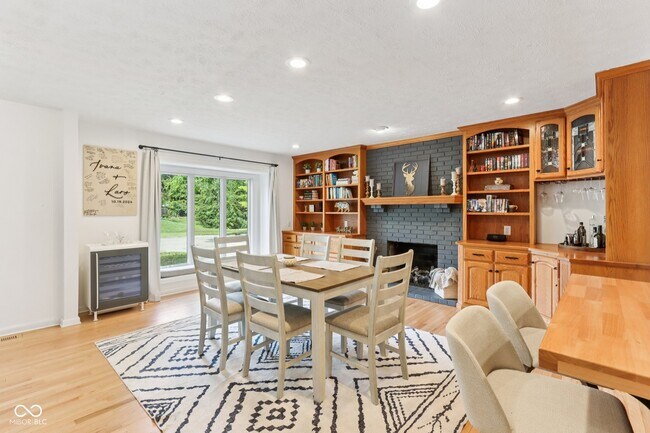 Building Photo - 521 Thornberry Dr