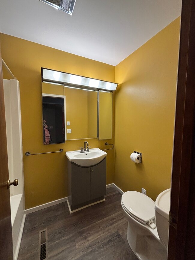 Building Photo - 429 Monroe Ave