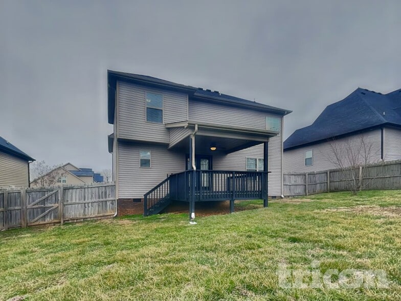 Building Photo - 1304 Golden Eagle Way