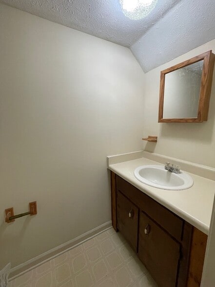 Building Photo - 325 S Boyers Ave