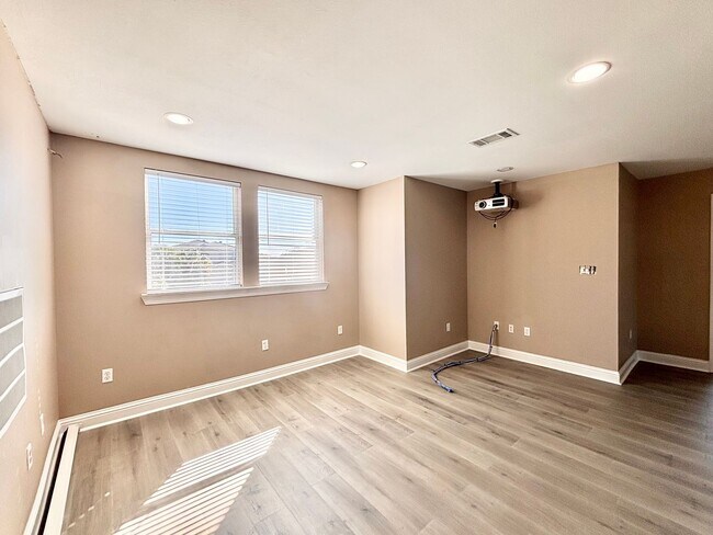 Building Photo - Stunning 5-Bedroom Home with Breathtaking Lake & Golf Course Views – Pelican Point Subdivision