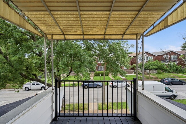 Building Photo - 5055 Lindenwood Ave