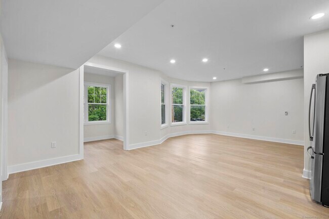 Primary Photo - 1546 Chapel St