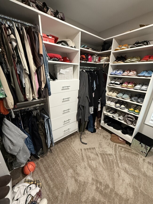 Building Photo - 206 Elwell Rd