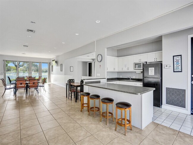 Building Photo - 3300 W Rolling Hills Cir