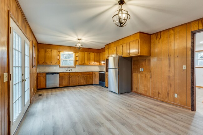 Building Photo - 134 Howes Chapel Rd