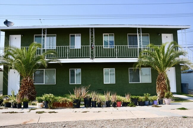 Primary Photo - Secure, All-Inclusive 2-Bed with Wi-Fi & U...