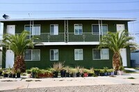 Building Photo - Freshly Painted 2-Bed with Full Utilities,...