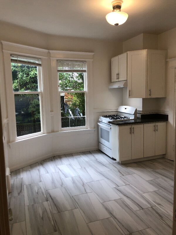 Building Photo - 485 7th Ave