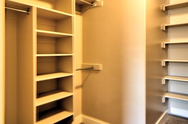 Building Photo - 3 bed 2.5 bath townhome in Salem