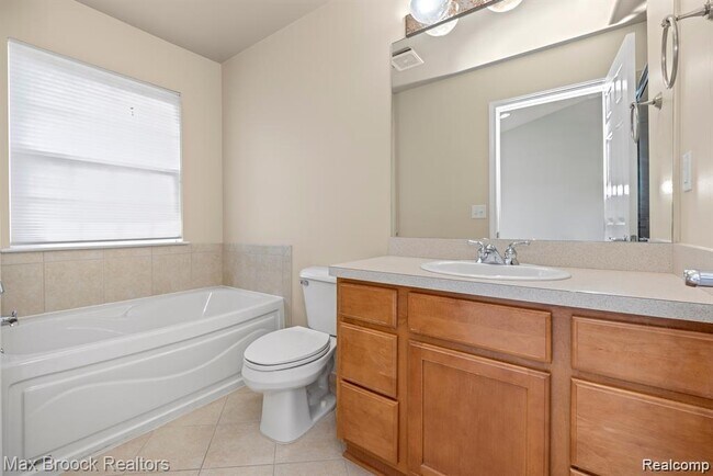 Building Photo - 41827 Yeats Dr