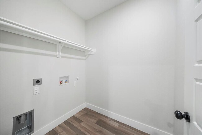Building Photo - 402 E 37th St