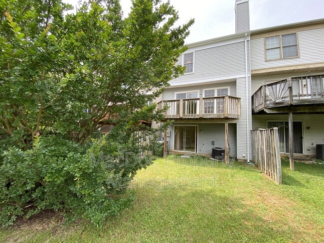 Building Photo - 106 Batley Ct