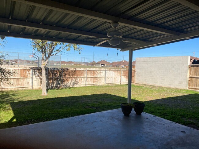 Building Photo - 6911 Stonegate Dr