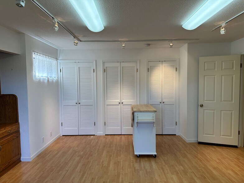 Building Photo - 815 Mirada Dr
