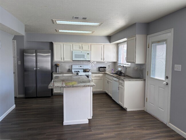Building Photo - 7231 Brockington Dr