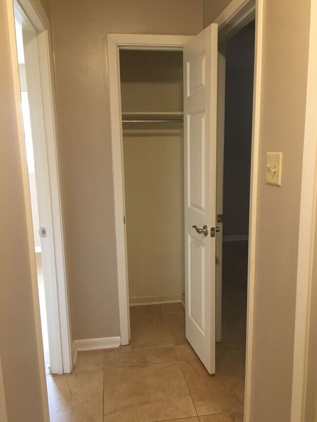 Building Photo - Sherwood rental!