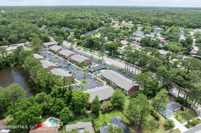 Building Photo - 3737 Loretto Rd