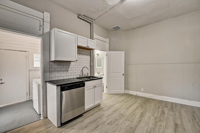 Building Photo - 1309 Wright St