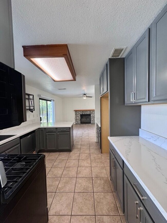 Building Photo - Spacious 3 Bedroom Menifee Home with Bonus...
