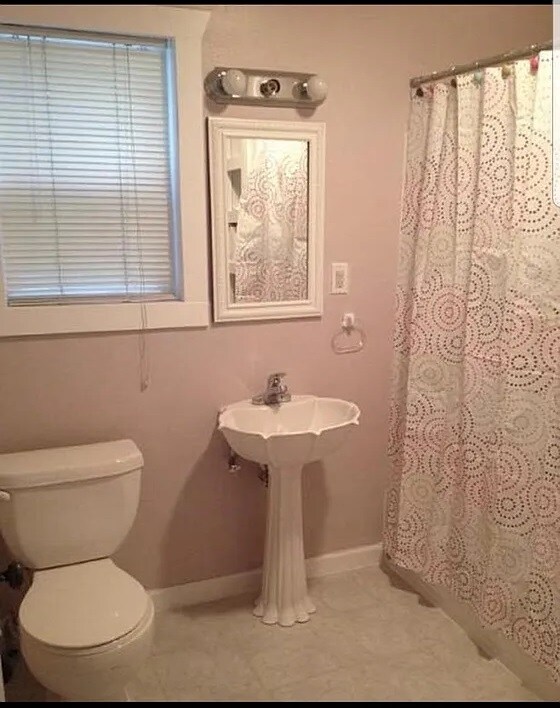 Lower Bath - 5006 8th Ave NE