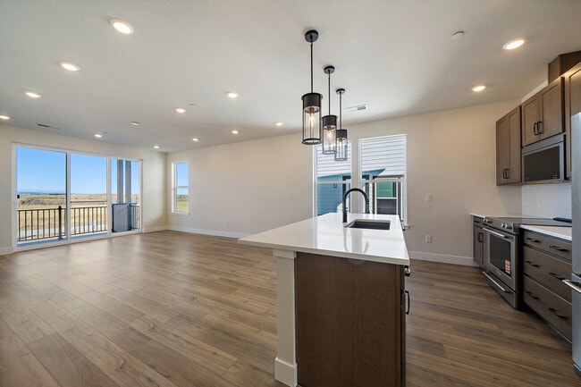 Building Photo - 10882 Lyric St