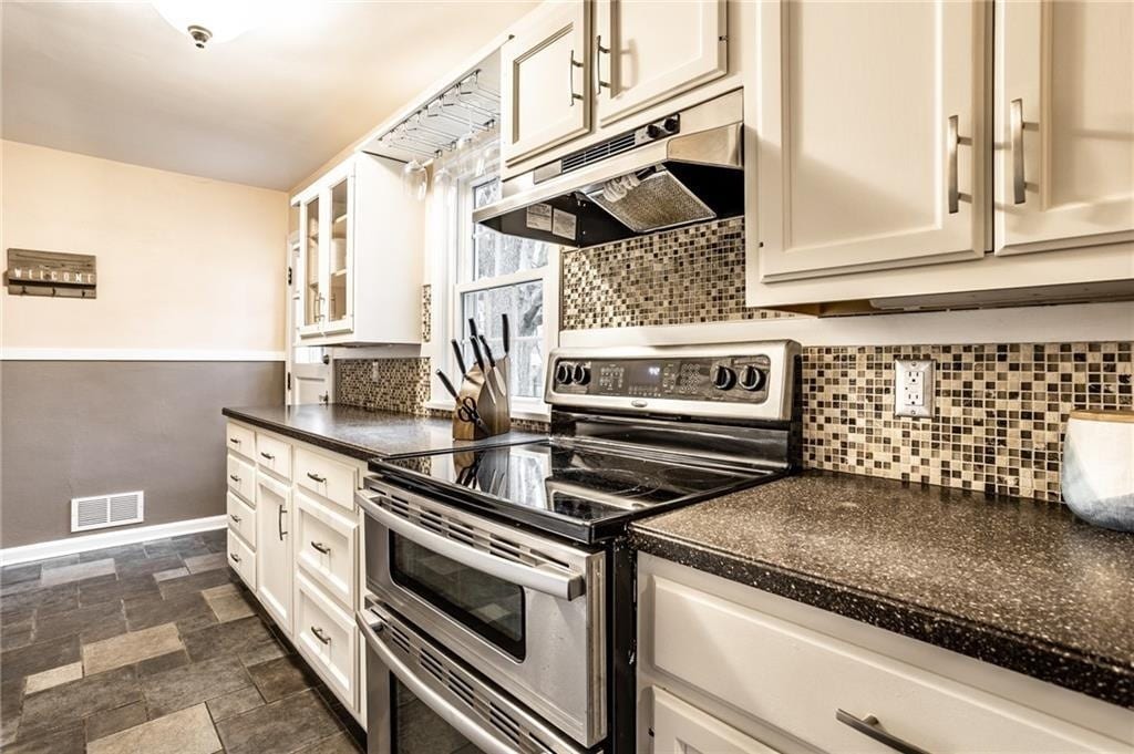 Building Photo - 5953 Rosslyn Ave