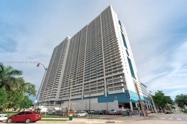 Building Photo - 1717 N Bayshore Dr