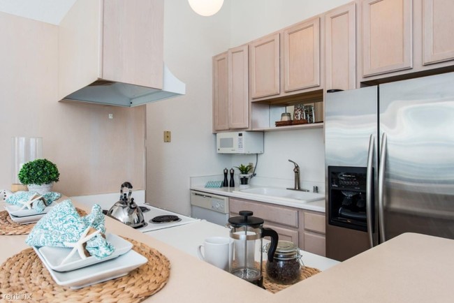 Building Photo - 1 br, 1 bath Condo - 3731 Baylights By The...