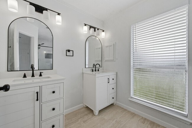 Building Photo - 7618 Breda Dr