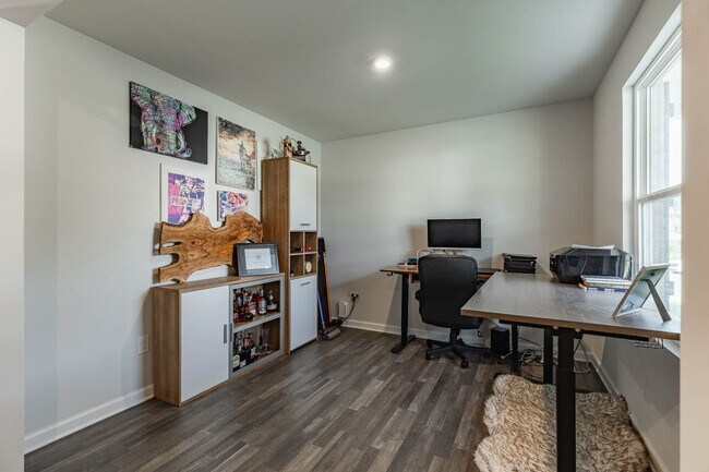 Building Photo - 312 Smt Crk Dr