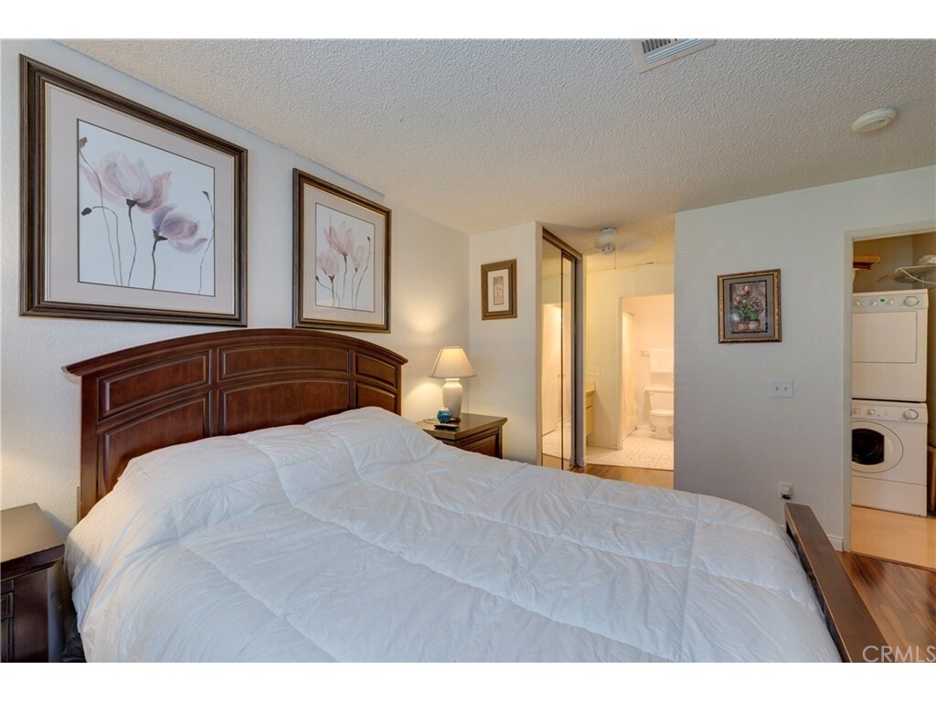 Building Photo - 10311 Azuaga St