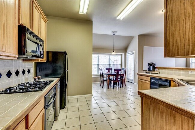Building Photo - 5913 Dustin Trl