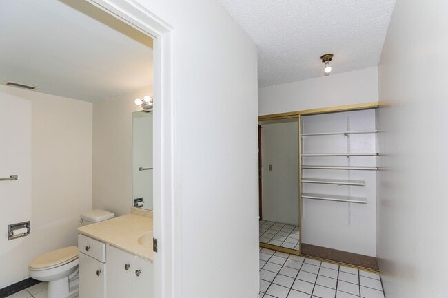 Building Photo - Aloha Towers - 2 bedroom, 2 bath corner unit with 1 covered parking stall