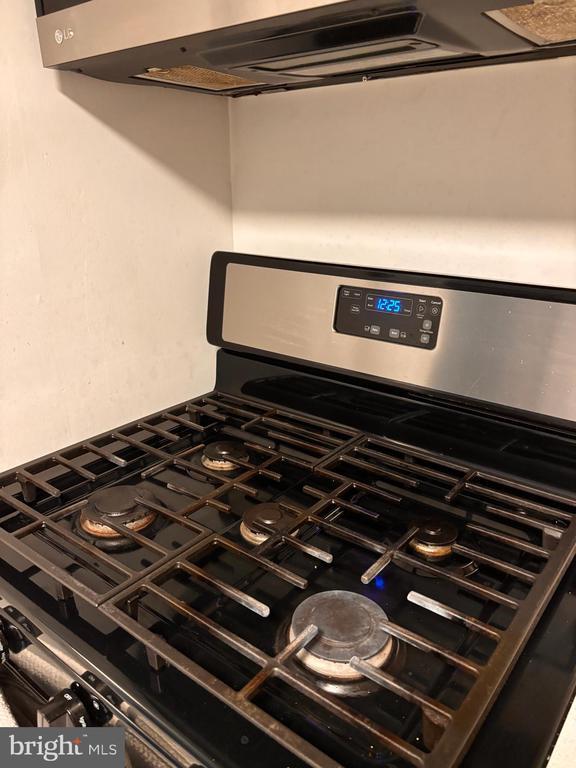 Building Photo - 2 Canterbury Square