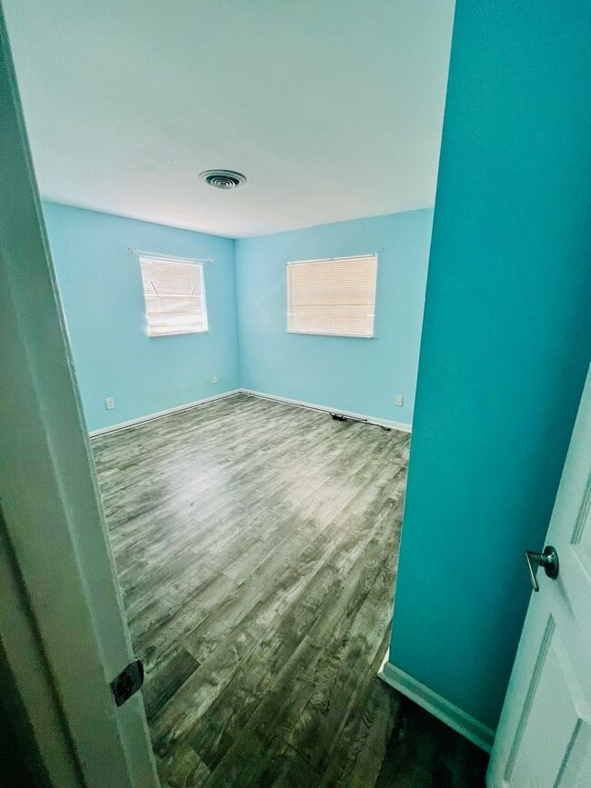 Building Photo - 3/1.5 Duplex in Fisherman's Haven