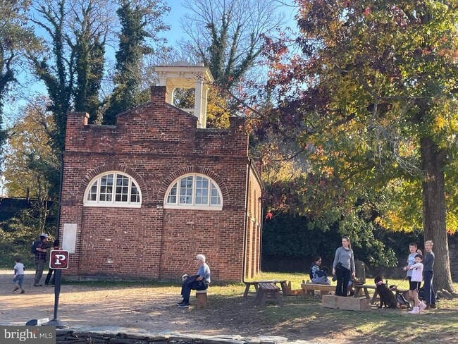 Building Photo - 19 Stonewall Ct