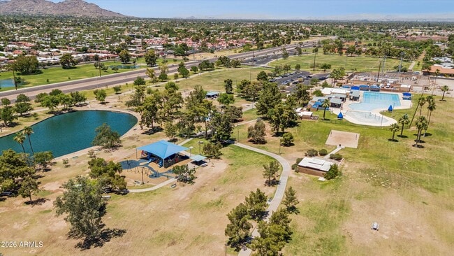 Building Photo - 8141 E Vista Dr