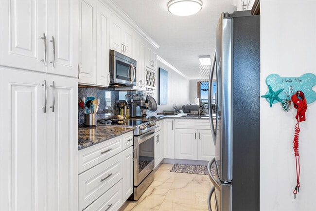 Building Photo - 5167 N Hwy A1A