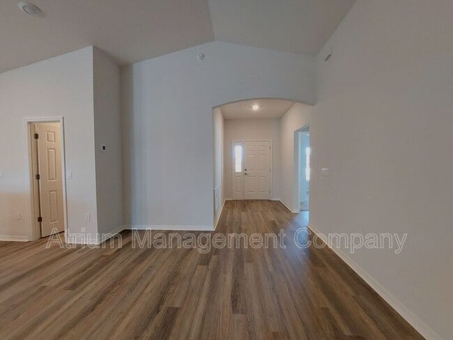 Building Photo - 1234 Cascade Dr